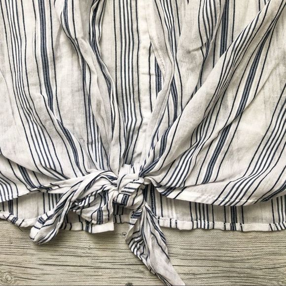 Thread and Supply button down top- medium - Picture 7 of 9